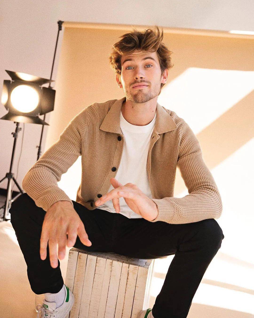 时尚|年度时尚美剧，我一天看完并爱上了全剧所有的男人！