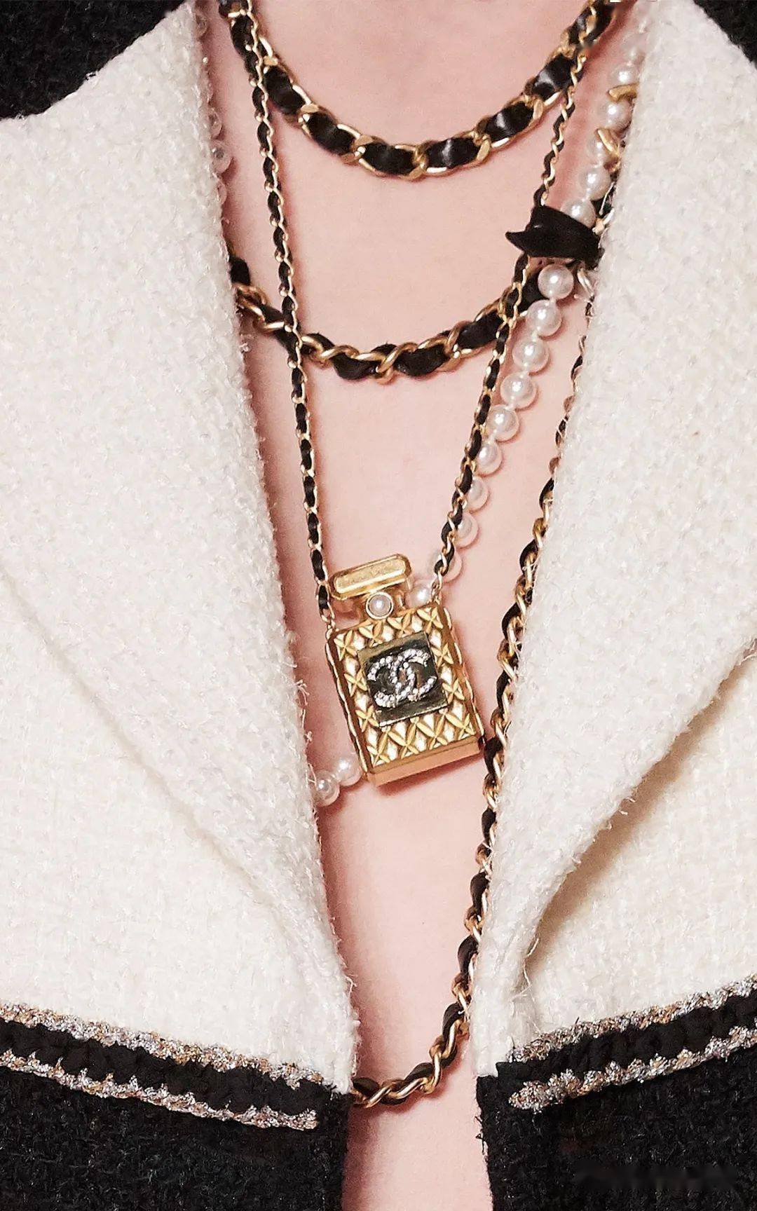 Coco|凭什么不是真金白银的CHANEL配饰,有这么多人愿意买单