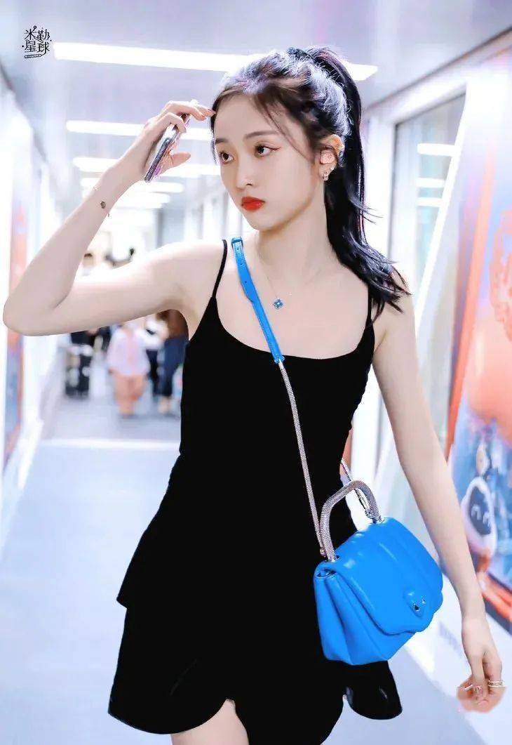 海豚|和妈妈戴情侣款的小海豚，真真是把珠宝戴到了起跑线上