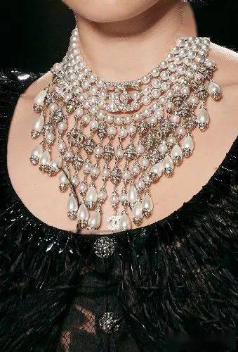 Coco|凭什么不是真金白银的CHANEL配饰,有这么多人愿意买单