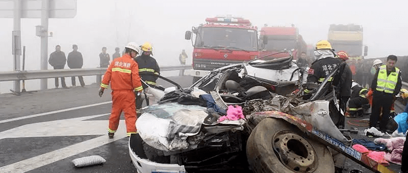 吉林车祸18人遇难,现场惨烈视频曝光:"每次出门前,请好好抱抱我"