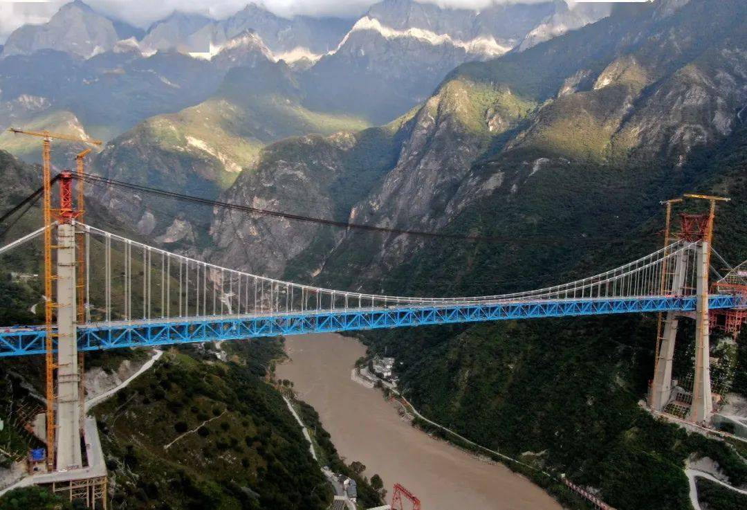 零的突破丨世界首座大跨度铁路专用悬索桥钢梁成功合龙_手机搜狐网
