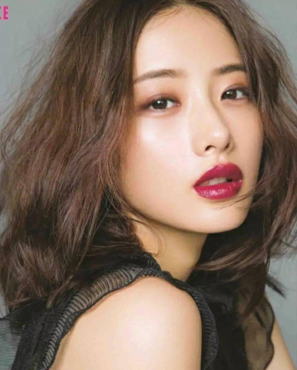 老公|石原里美公开素人老公上热搜，这么普通怎么配得上她？