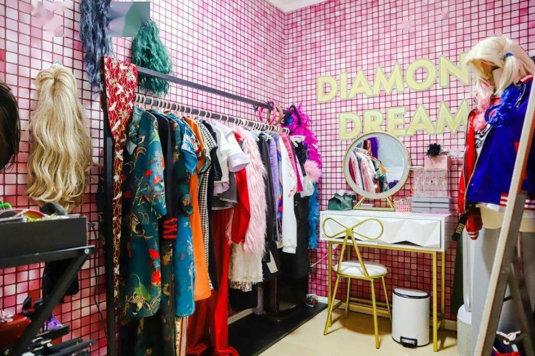 国潮|美炸了！国潮旗袍、复古港风、JK制服...这家换装自拍馆太好拍了！3小时不限服装，20+拍照场景，100+种造型！随手拍出大片！