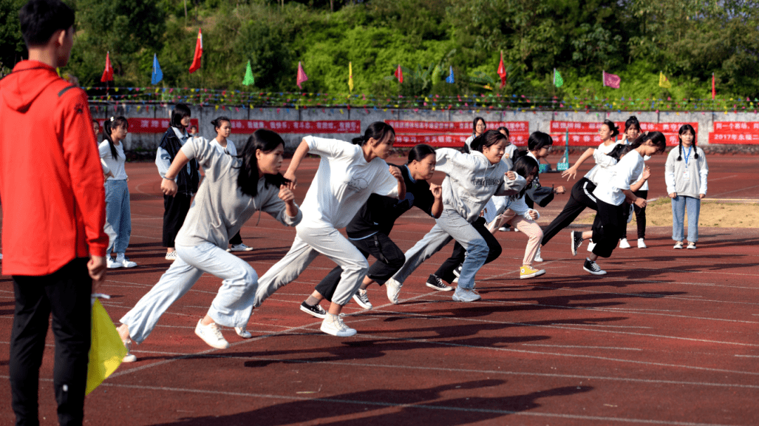 桂林永福县第二中学学生田径运动会昨日落幕