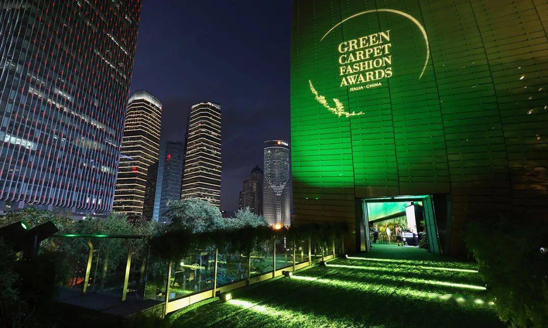 时尚|2020绿毯时尚颁奖礼上海举行,强森社交平台粉丝破2亿|直男Daily