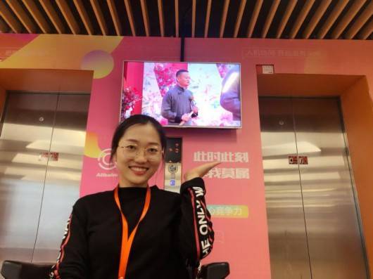 轮椅|考试恋爱工作旅游样样行，B站爆火的轮椅少女，如何“飙”出飞驰人生？