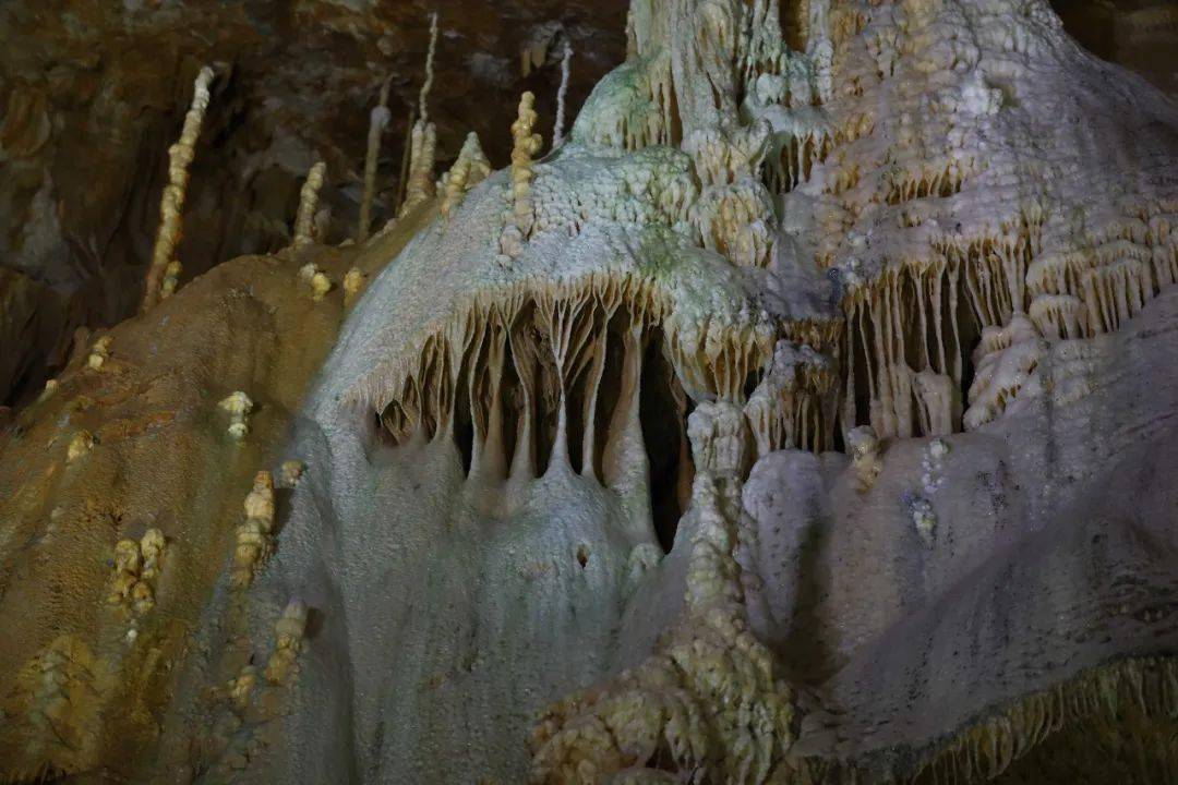 巴马"水晶宫"天工造物"日子甜