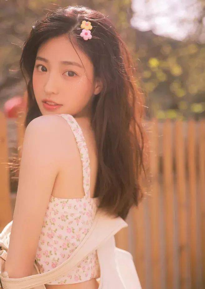 鹅蛋脸|肉脸还是大脸?选对发型你就是鹅蛋脸!