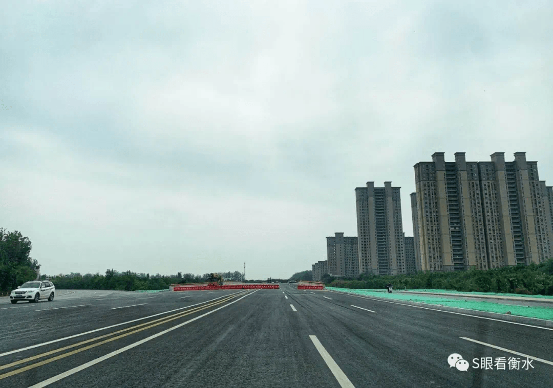 滏阳路中湖大道西延沥青铺设