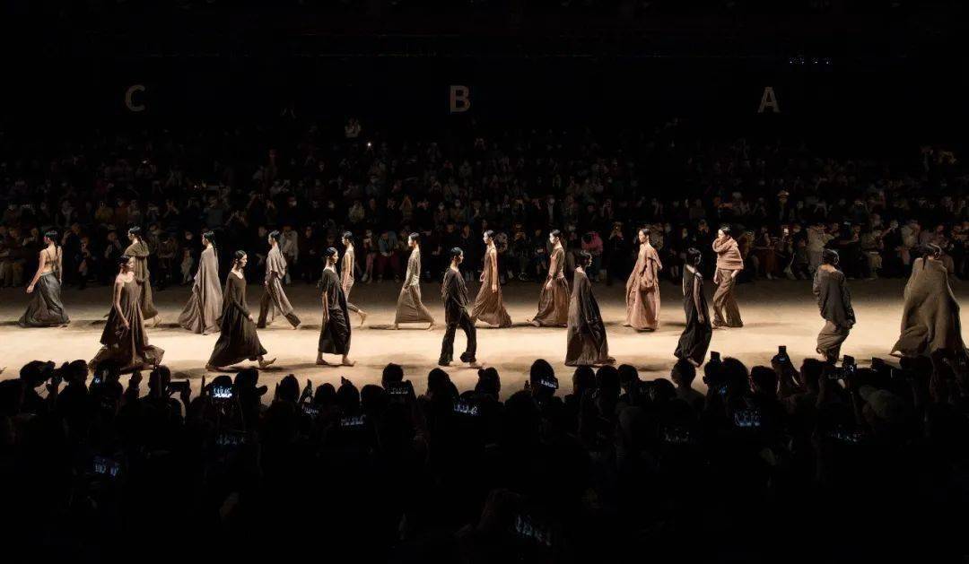 时装周|2021SS上海时装周 | 中国时尚向阳而生！