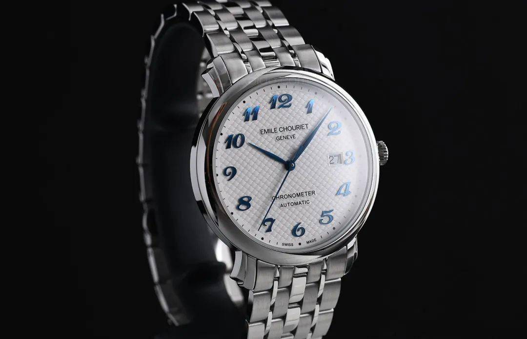 莱蒙|公价1万多 入手高颜值复古范 精准“天文台”腕表