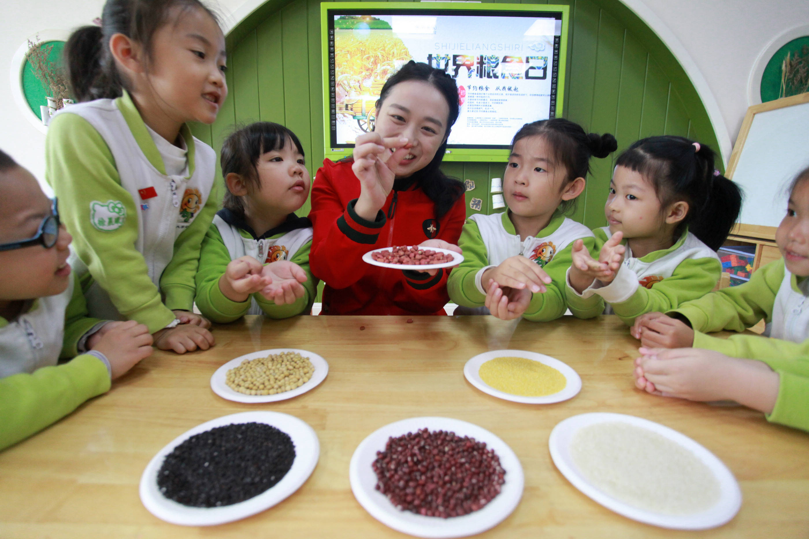 新华社|珍惜粮食 从小做起