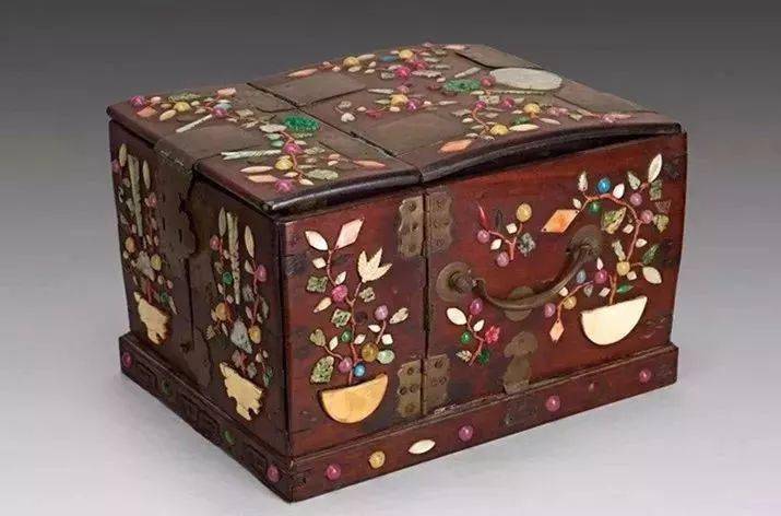 珠宝|有“毒”首饰盒别买！把珠宝都毁的不成样！4招教你买到最合适的首饰盒~