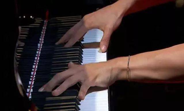 手型，真的是“中国钢琴教育的最大骗局”吗？ 初学琴该学什么？