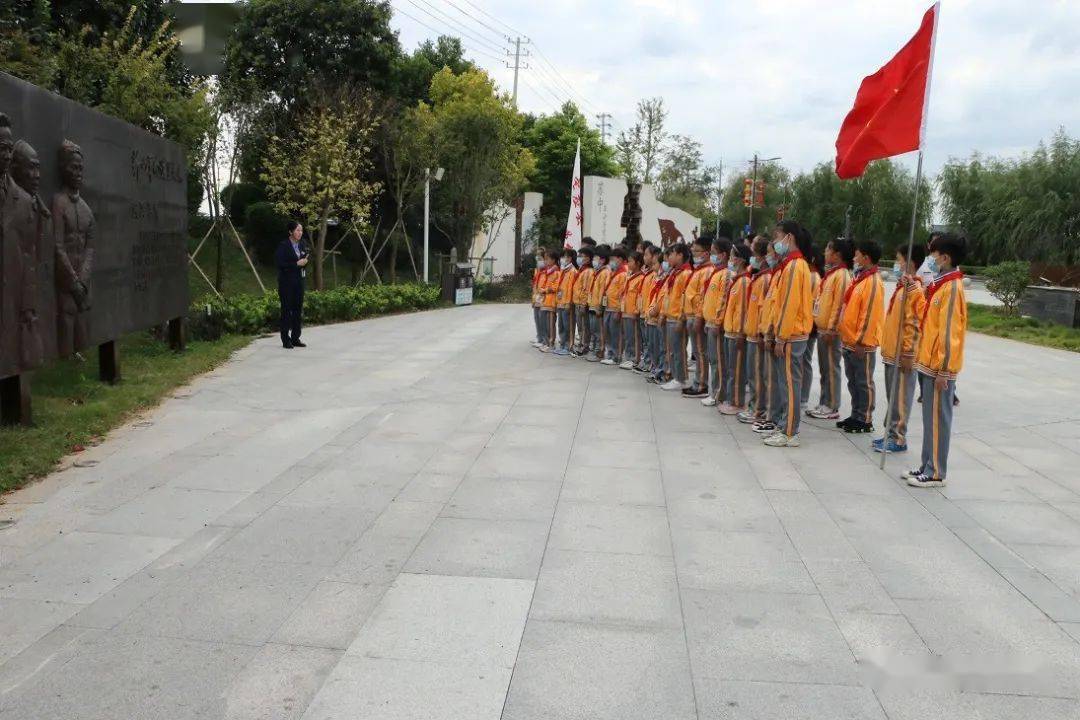 宝应县安宜实验学校:打卡红枫园,争先忆思园