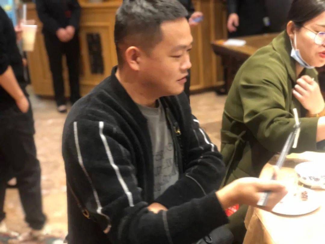 1041河南交通广播主持人张弛吃鸡(林凡你不敢再吃了)