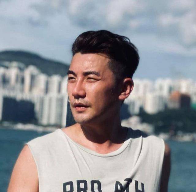 男明星粉丝数量排行榜_微博粉丝量前8名的明星:4人已破亿,流量艺人却只有他一人上榜(2)