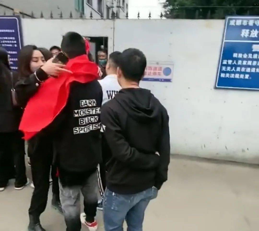 可乐活动打架参与者释放二哈拿假图欺骗粉丝被揭露原型木森被老板威胁