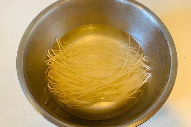 如何挑选红薯粉条?农村大妈教你6诀窍,轻松辨别真假