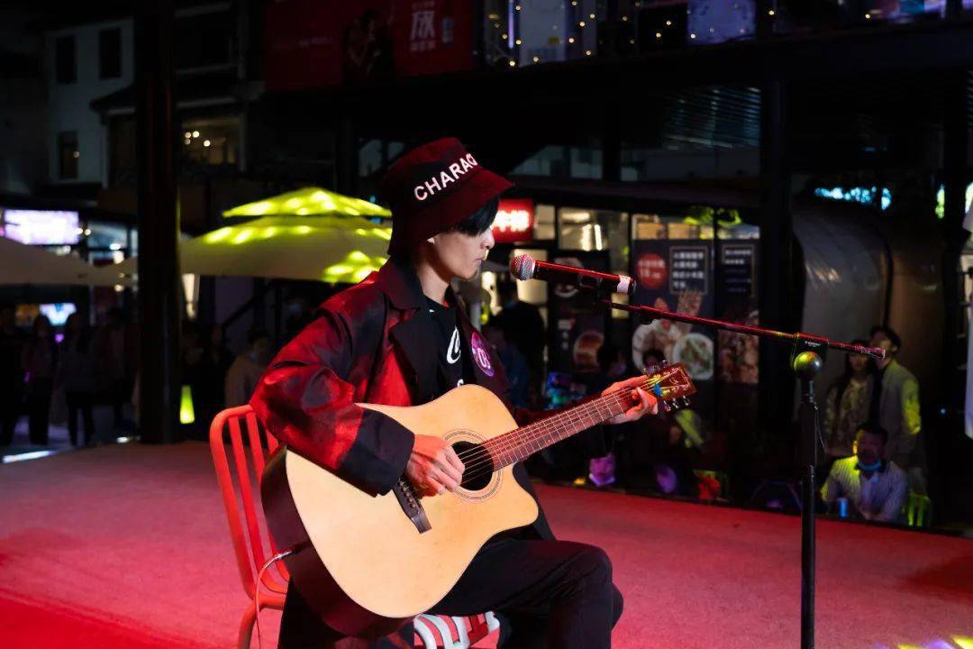 木吉他流着泪说分手曲谱_分手图片伤感图片(3)