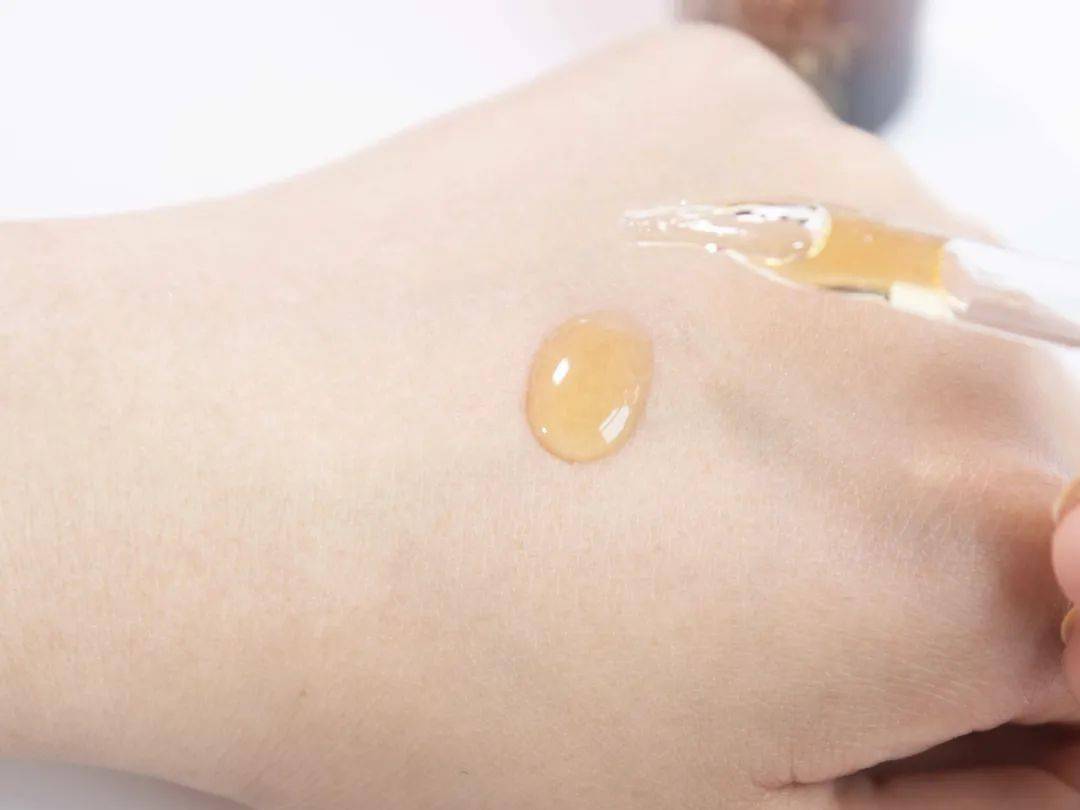 肌肤|樱花妹满脸的胶原蛋白,都是这个日本“小棕瓶”抹出来的