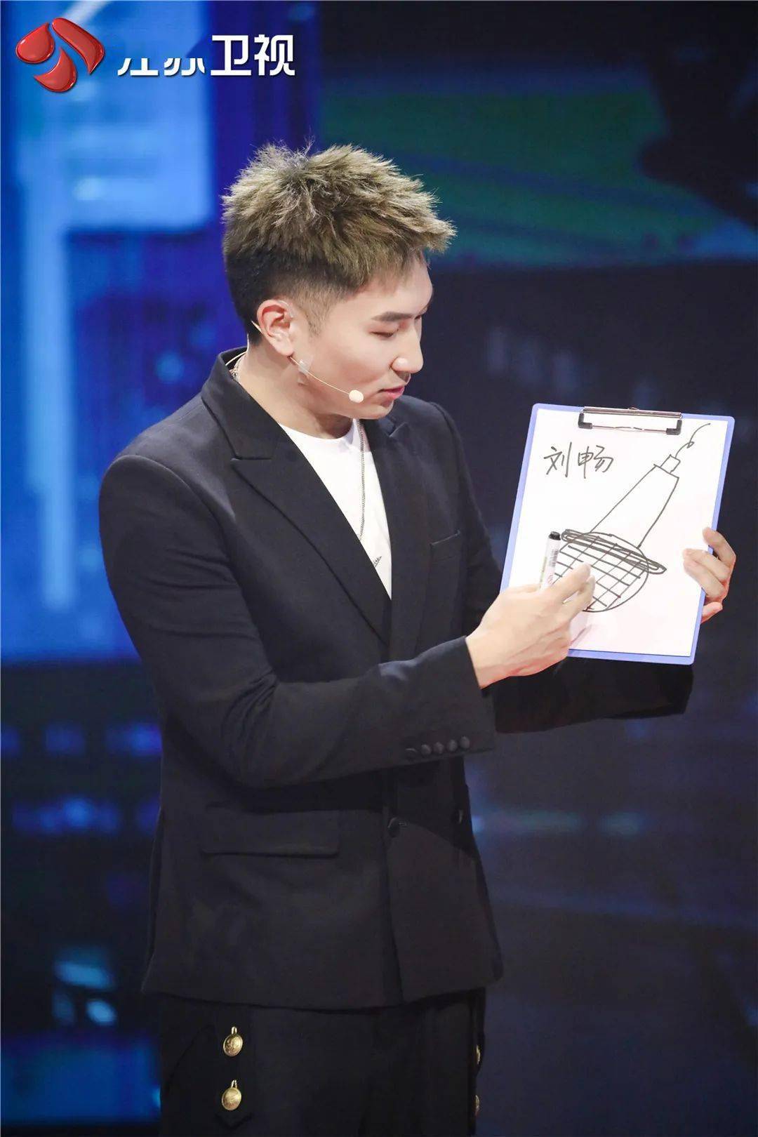 节目|《蒙面唱将猜猜猜》第五季重磅回归，猜评团现场创作面具笑料不断