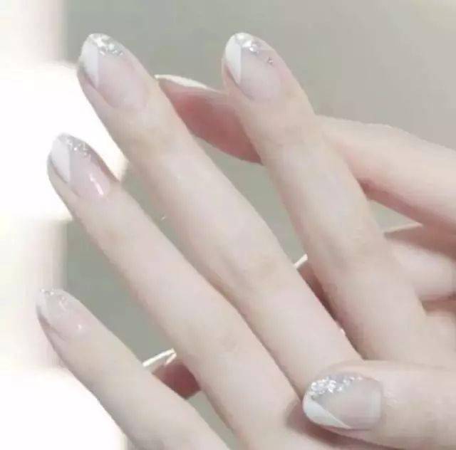 颜色|上班族专题，简约低调的美甲！