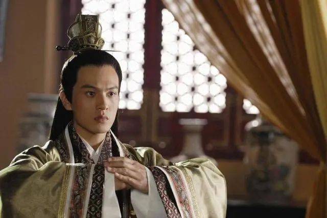 蒙恬|扶苏身边有蒙恬，还有三十万的秦军，为何仅凭圣旨就自杀了？