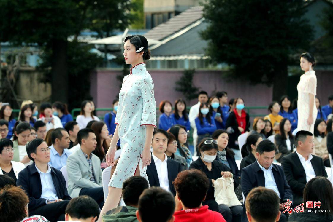 服装|江苏苏州：大学生T台服装秀