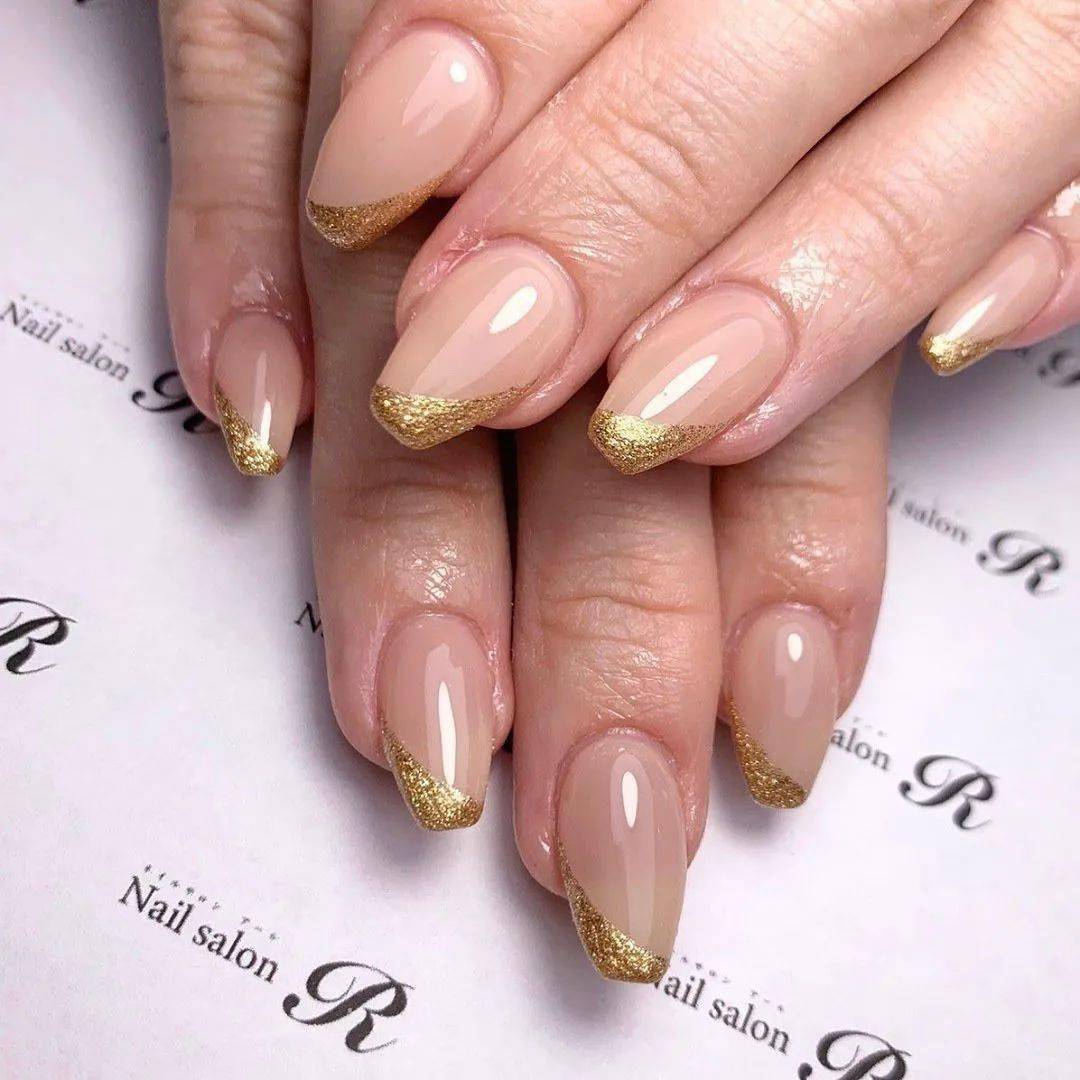 款式|每刻美丨两大流行款式的秋季美甲新鲜直达