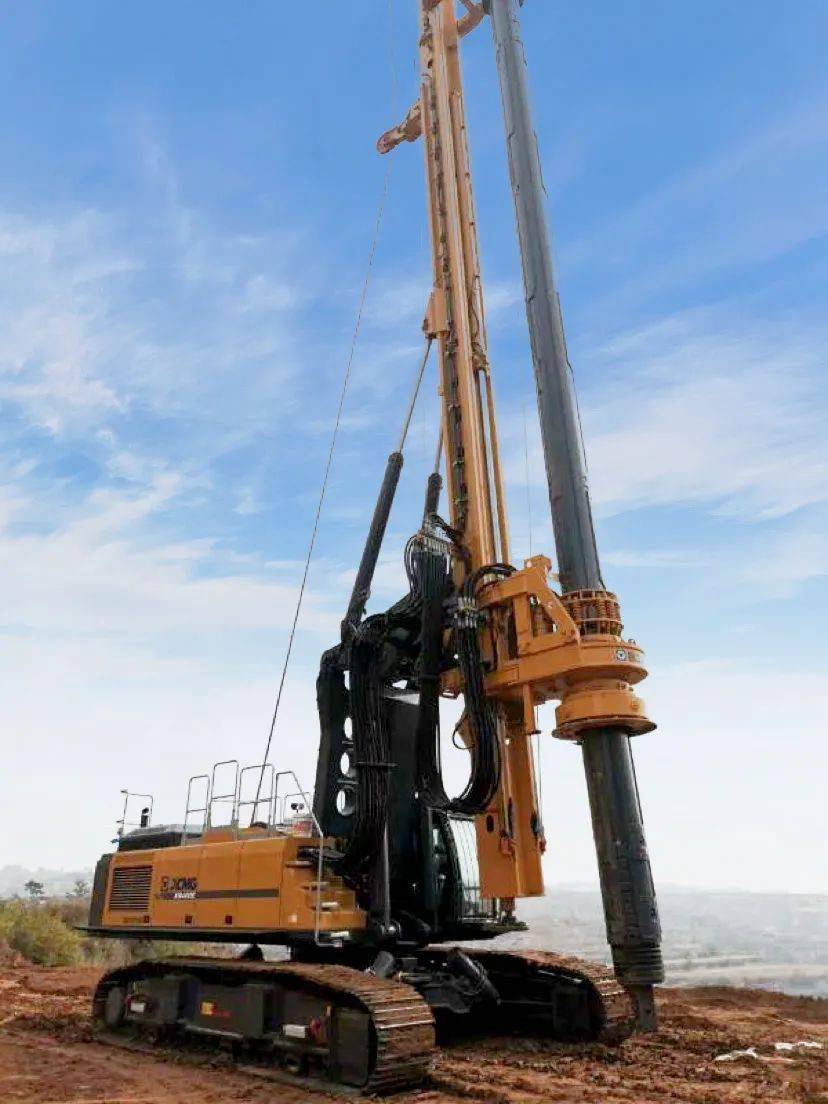挺进山西,助力路网完善  近日,徐工xr400e旋挖钻机在黎城至霍州高速