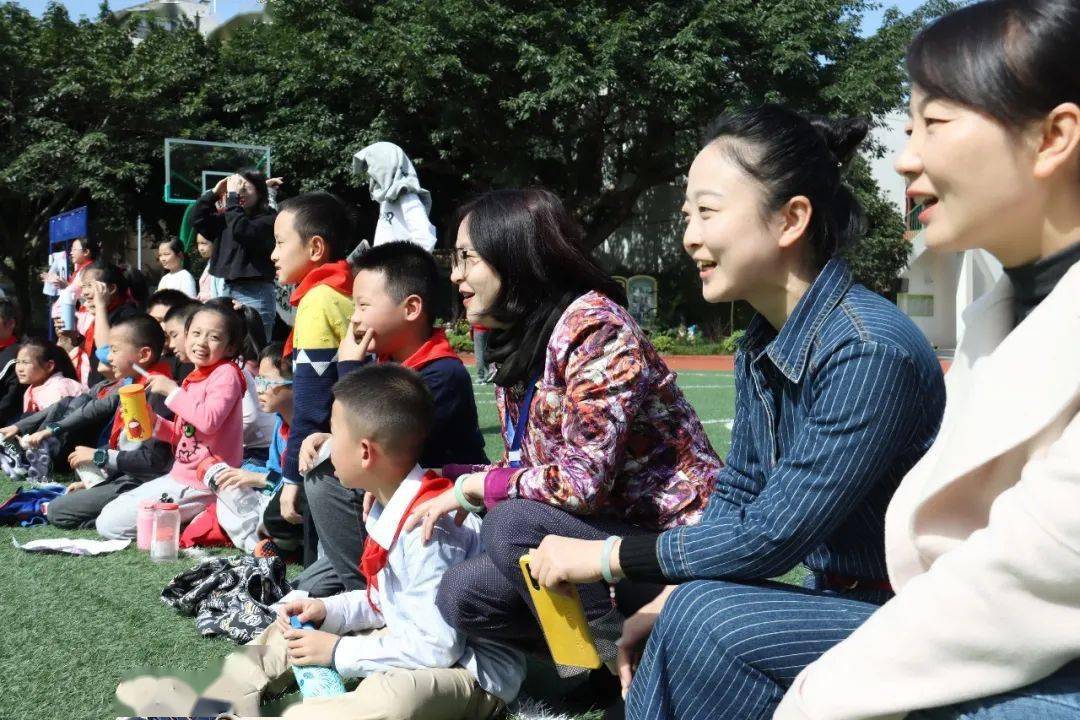 草西发布丨青羊区第五责任区督学黎红到草堂小学西区分校开展综合督导