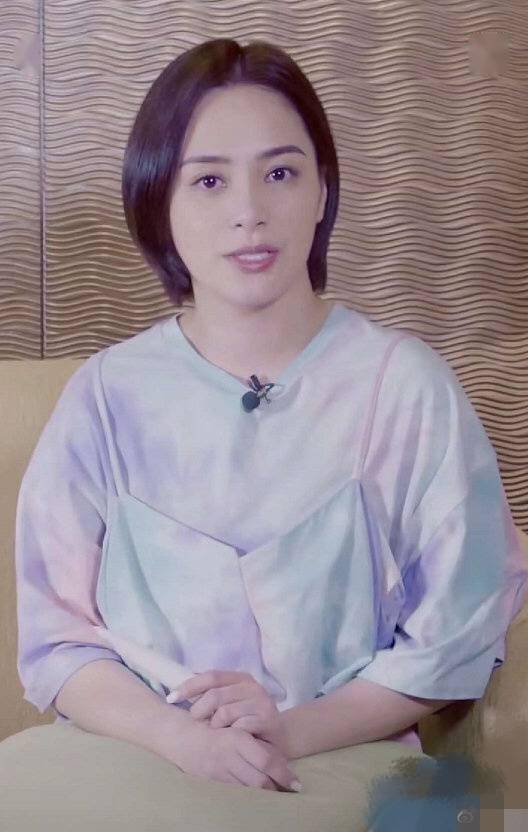 伤疤|阿娇受伤后亮相直播美出新高度，脸上不见伤疤，缝合百针恢复好