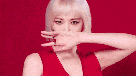 是一种|唇膜界的“唇纹小熨斗”！抹1次=10次润唇膏，抹出Q弹水嫩少女唇，是一种让男神心动的高级撩！