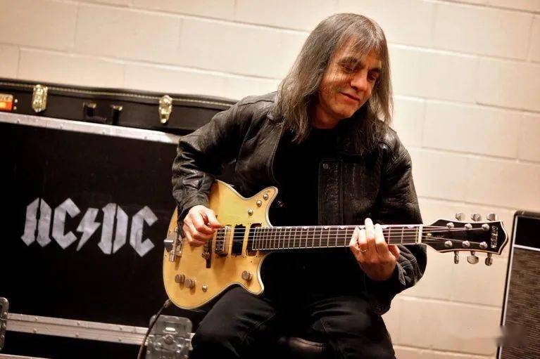 依然存在 | ac/dc 新专辑将包含吉他手 malcolm young