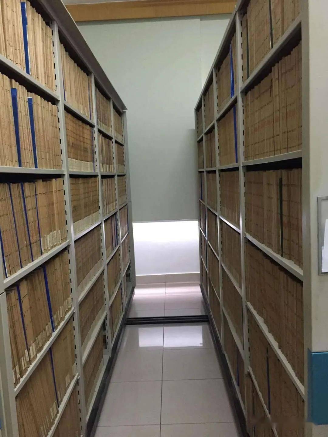 将教体系统管理的2730卷干部人事档案全部安全转运至区委组织部档案室