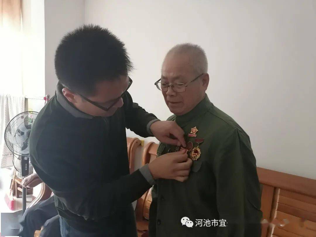 宜州3名老兵获"中国人民志愿军抗美援朝出国作战70周年"纪念章