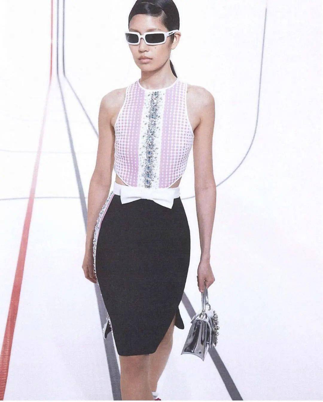 宝藏|想和虞书欣一样做个宝藏女孩，首先得有一件同款宝石衣啊！