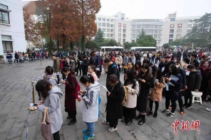 调料里吃出“钢钉”？深圳一知名火锅店遭投诉