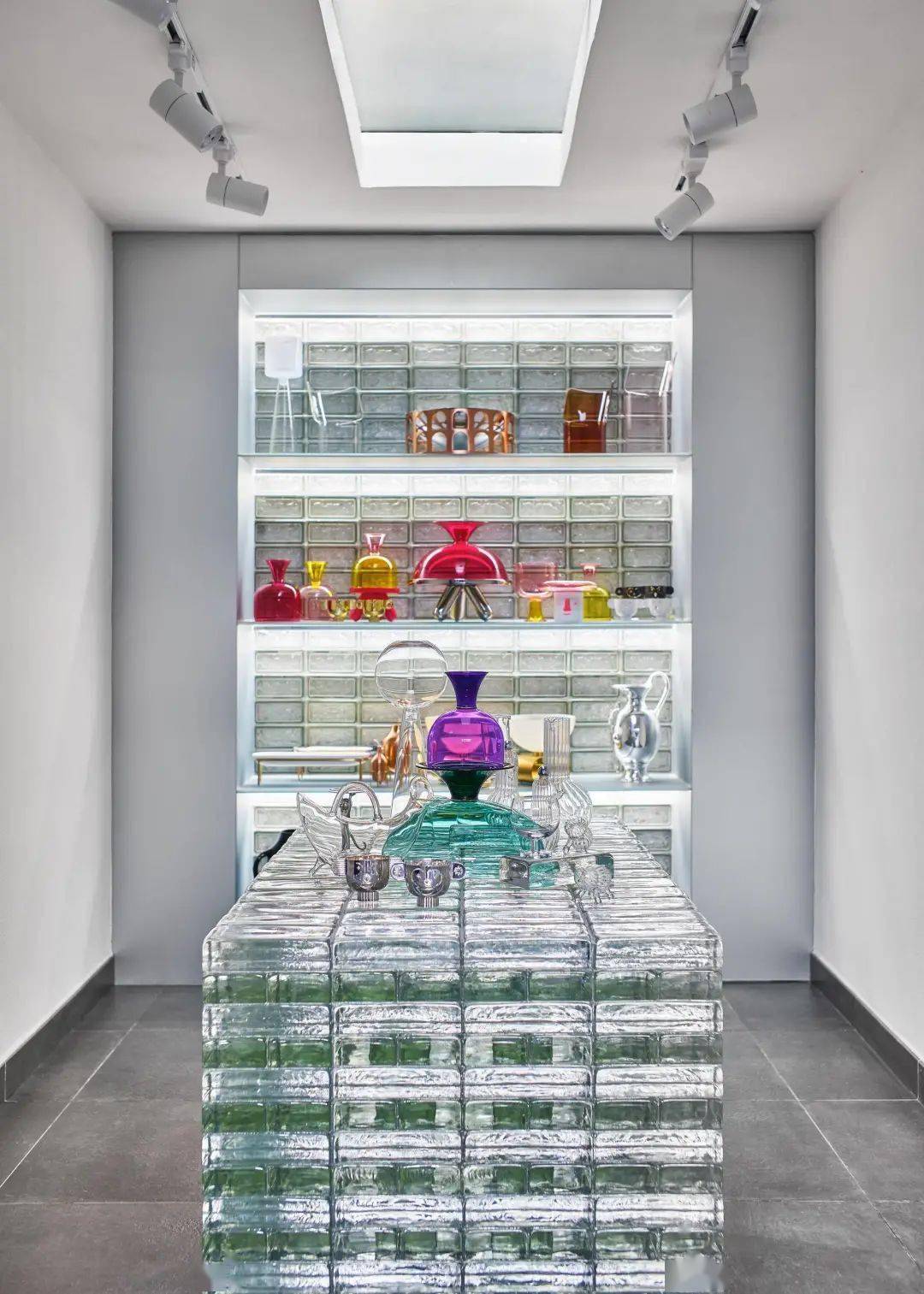 大招|为打破秋冬沉闷，爱豆们发出哪些「妆容大招」？