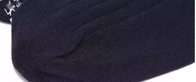 双吸睛|男生 | 你会穿袜子么？