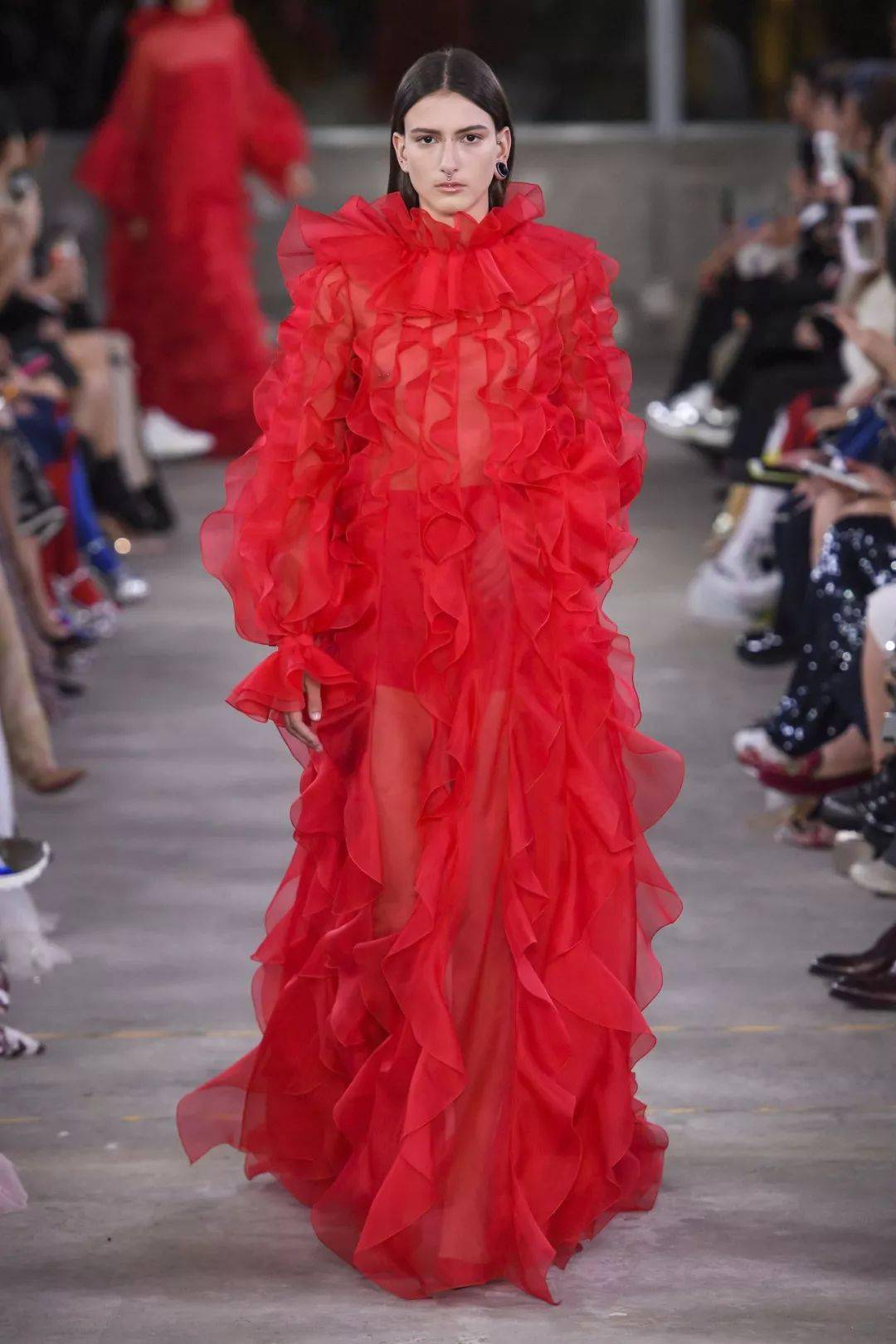 冒险|Pantone发布“月经红”色号,充满活力和冒险精神的红色是如何“驰骋”整个时尚界的？