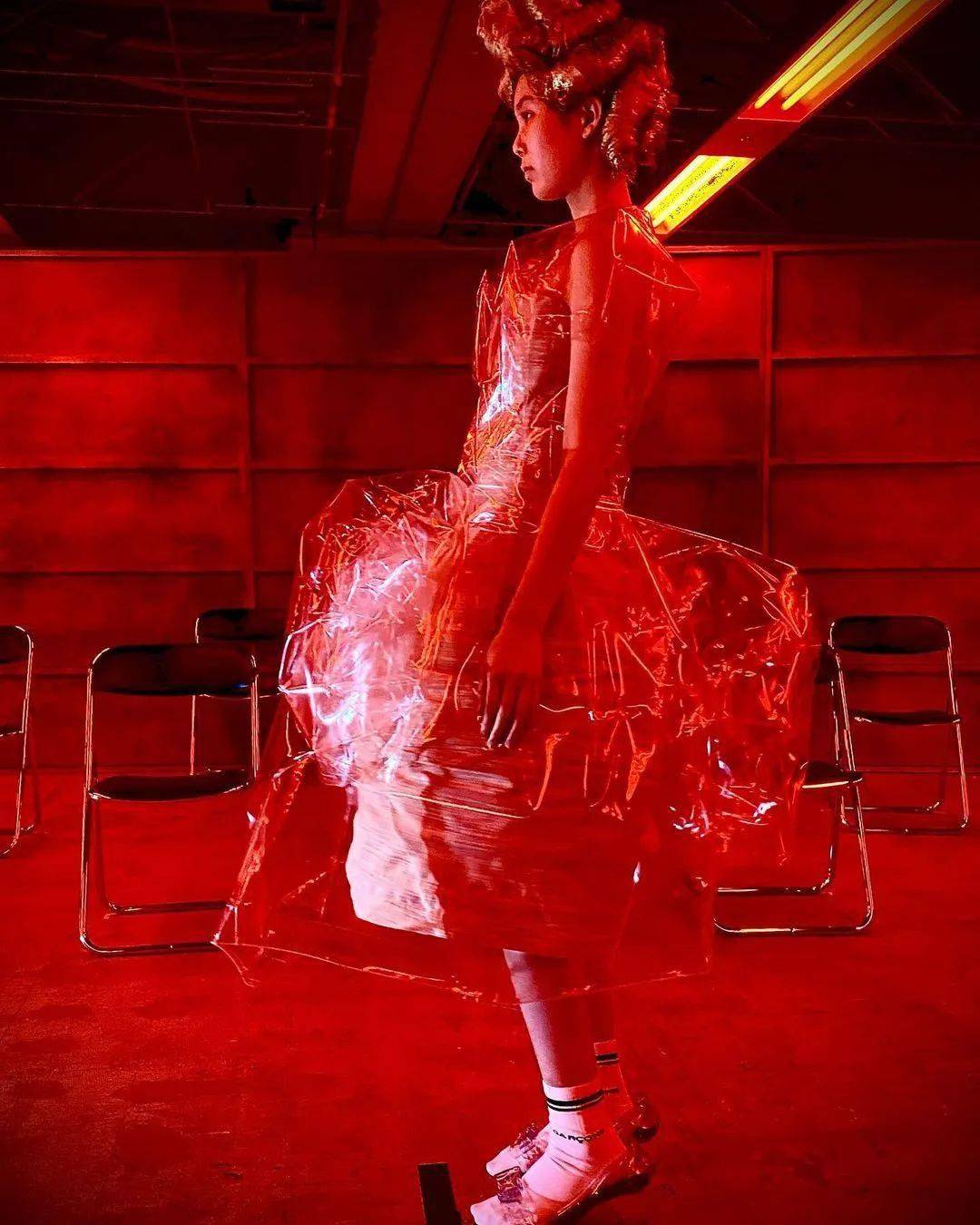 冒险|Pantone发布“月经红”色号,充满活力和冒险精神的红色是如何“驰骋”整个时尚界的？