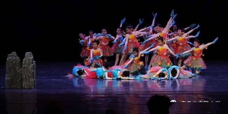 宁安路小学舞蹈作品蟹蟹狂想曲市赛舞出童心世界