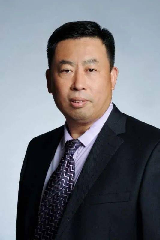 1998年和2004年分别在清华大学获得本科和博士学位,主要从事水工结构