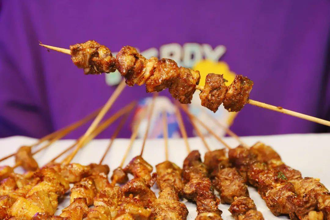 鲳鱼|还一堆人叫好！福州这个老板“逼良为鲳”