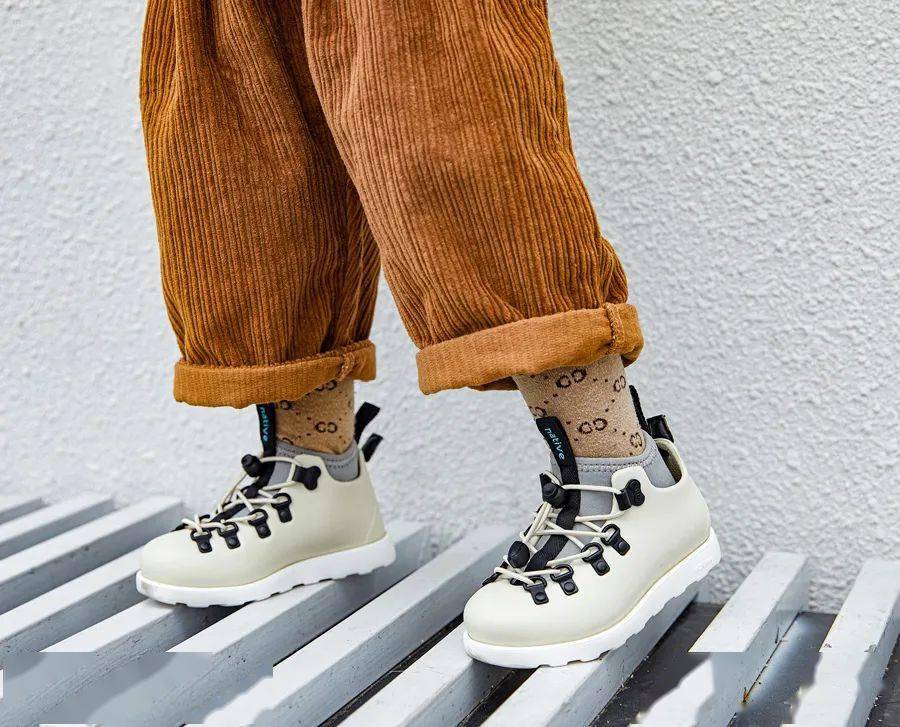 鞋子|好物推荐 | 来自加拿大的马丁靴，轻便保暖，不怕水，大人小孩一起穿！