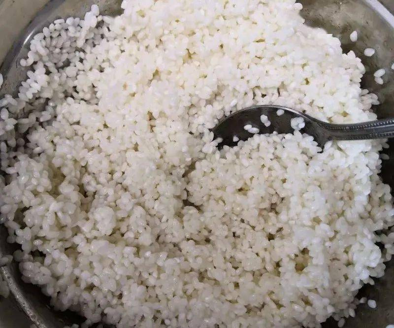 食用|粘糯好吃!红糖糯米饭:甜甜蜜蜜