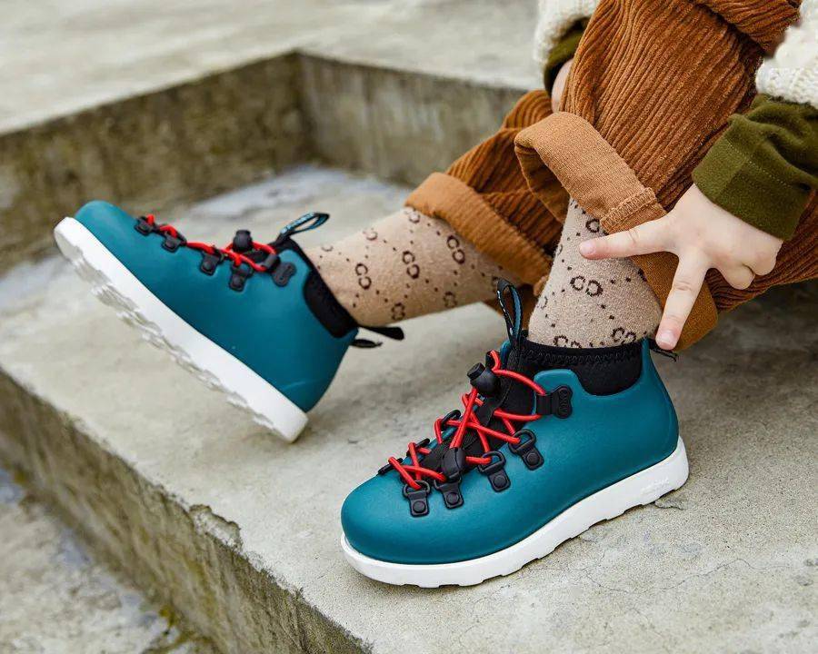 鞋子|好物推荐 | 来自加拿大的马丁靴，轻便保暖，不怕水，大人小孩一起穿！